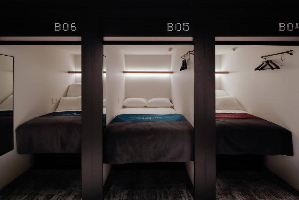 Sleeping unit with an adjustable bed and a screen instead of a door